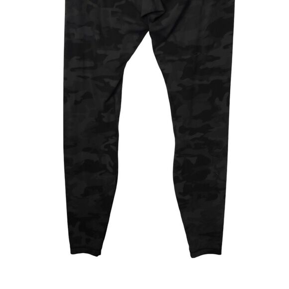Lululemon "WUNDER UNDER CROP" Black DENIM Camo Mid Rise size 6 - Picture 13 of 15